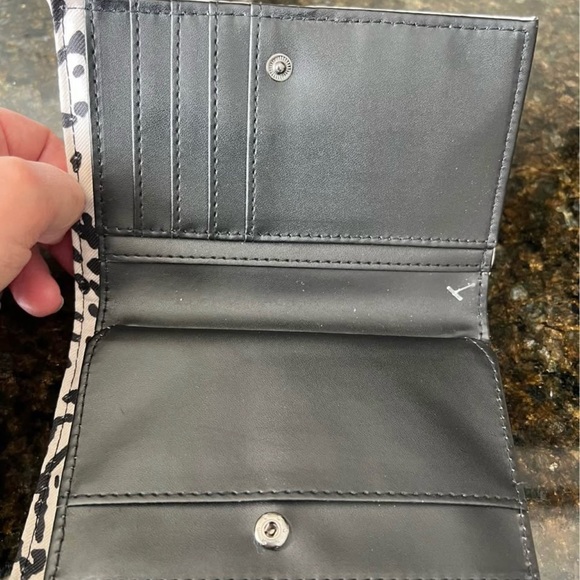 Jessica Simpson White Textured Wallet - Picture 3 of 4